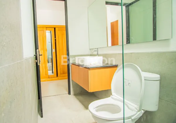 image DISEWAKAN VILLA EKSKLUSIF FULL FURNISHED 2 KT – LOKASI TENANG, FASILITAS MEWAH (6)