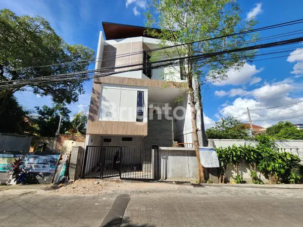 image RUMAH BARU JAKARTA SELATAN SIAP HUNI (1)