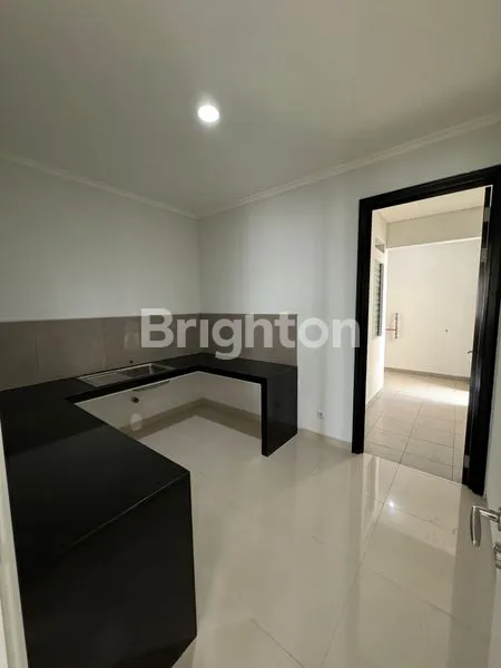 image RUMAH MEWAH 3 LANTAI DI CLUSTER WINONA, ALAM SUTERA (8)