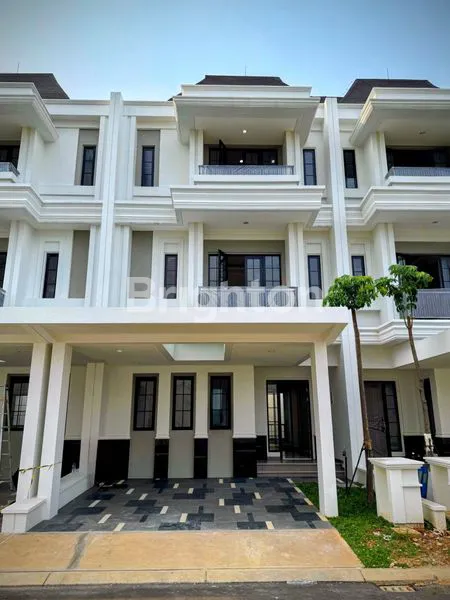 image RUMAH MEWAH 3 LANTAI DI CLUSTER WINONA, ALAM SUTERA (1)