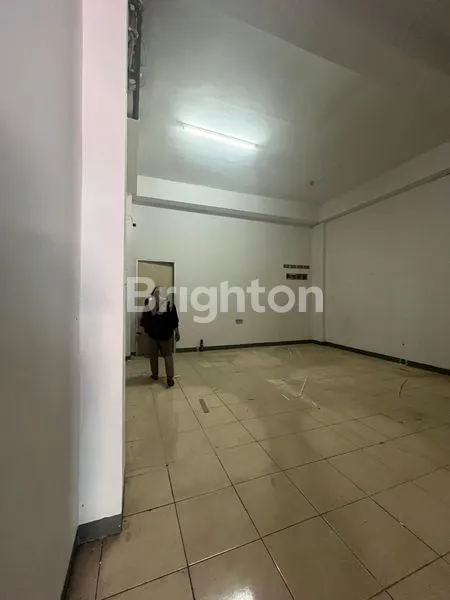 image RUKO 2 LANTAI SIAP USAHA, LOKASI STRATEGIS (3)