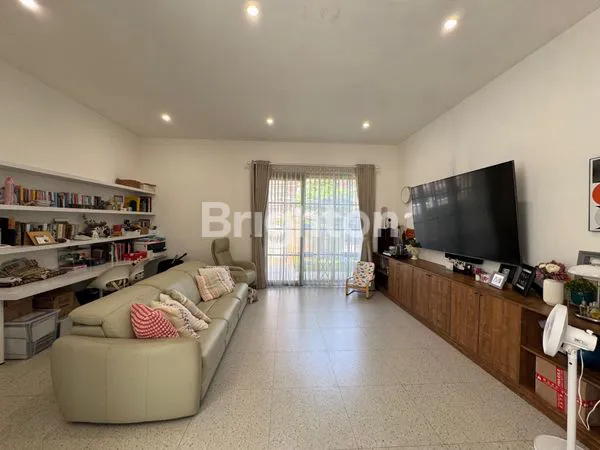 image RUMAH CANTIK 2 LANTAI, SIAP HUNI, STRATEGIS, DI KOTA BANDUNG, SANGAT DEKAT DENGAN TSM  (3)