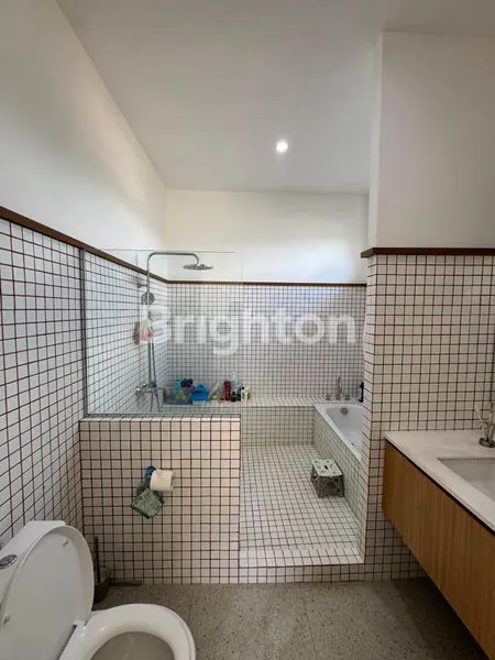 image RUMAH CANTIK 2 LANTAI, SIAP HUNI, STRATEGIS, DI KOTA BANDUNG, SANGAT DEKAT DENGAN TSM  (7)