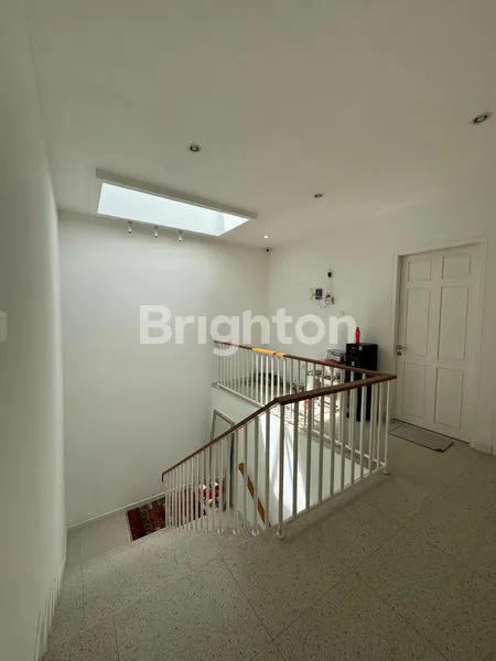 image RUMAH CANTIK 2 LANTAI, SIAP HUNI, STRATEGIS, DI KOTA BANDUNG, SANGAT DEKAT DENGAN TSM  (8)