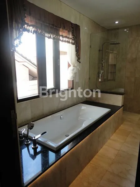 image VILLA MEWAH 2 LANTAI DI BENOA, LT 145M² LB 300M² (8)