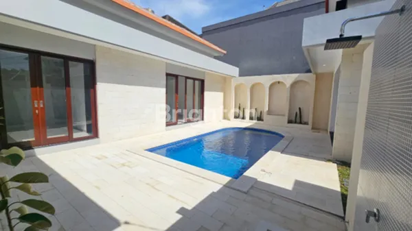 image DISEWAKAN: VILLA MEWAH SEMI-FURNISHED DI JANTUNG SEMINYAK (1)