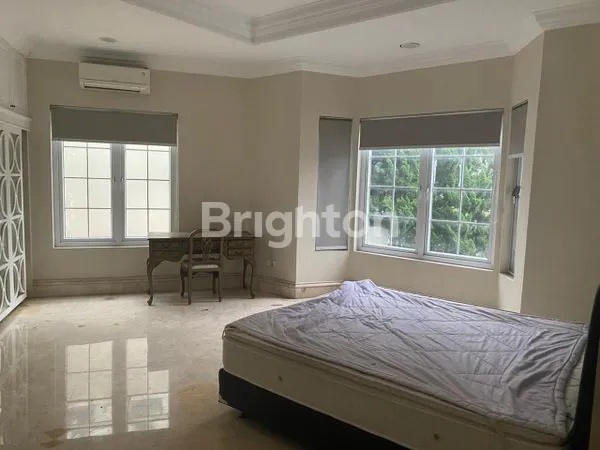 image RUMAH MEWAH FULL FURNISH DENGAN SWIMMING POOL DI LIPPO KARAWACI TANGERANG  (6)