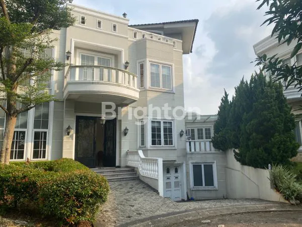 image RUMAH MEWAH FULL FURNISH DENGAN SWIMMING POOL DI LIPPO KARAWACI TANGERANG  (1)