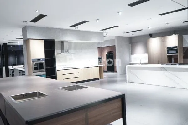 image GEDUNG KOMERSIAL SIAP PAKAI (2)