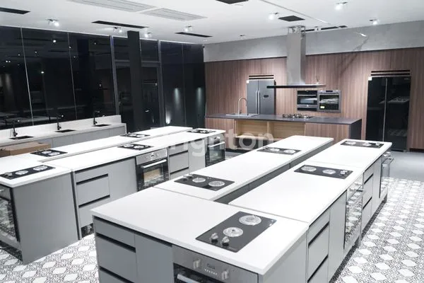 image GEDUNG KOMERSIAL SIAP PAKAI (3)