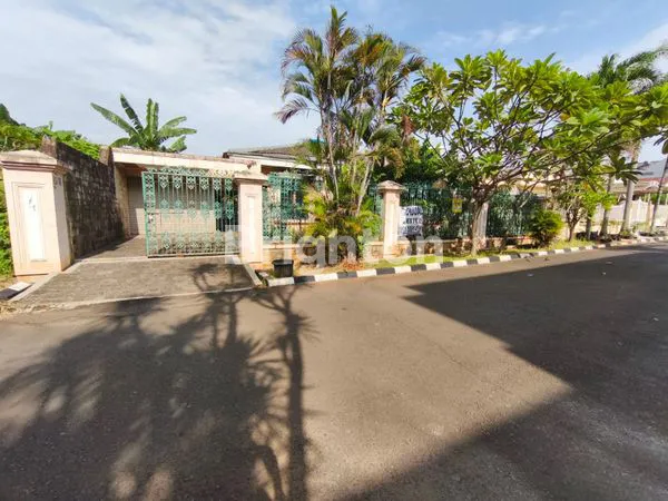 image RUMAH CANTIK SUPER LUAS - DEKAT TOL JORR (1)