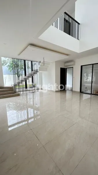 image RUMAH 2 LANTAI HOEK DI THE ICON BSD BANGUNAN MANDIRI DENGAN ROOFTOP DI PUSAT CBD BSD DEKAT TOLL DAN AEON MALL, BSD CITY (6)