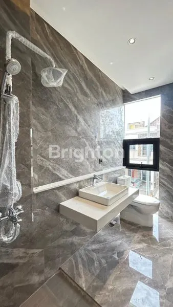 image RUMAH 2 LANTAI HOEK DI THE ICON BSD BANGUNAN MANDIRI DENGAN ROOFTOP DI PUSAT CBD BSD DEKAT TOLL DAN AEON MALL, BSD CITY (3)