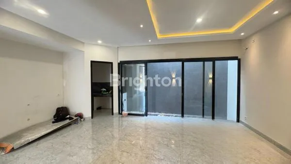 image BARU GRESS RUMAH 2 LANTAI CITRALAND WOODLAND SURABAYA (8)