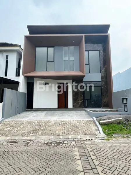 image BARU GRESS RUMAH 2 LANTAI CITRALAND WOODLAND SURABAYA (1)