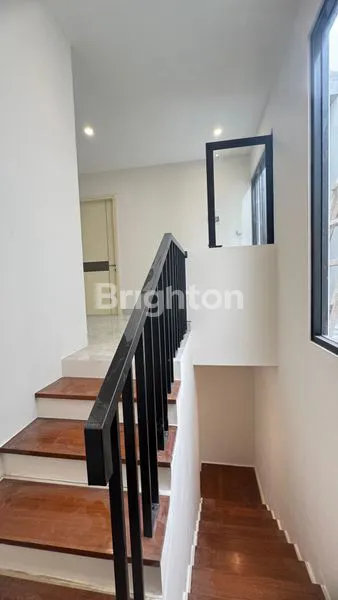 image BARU GRESS RUMAH 2 LANTAI CITRALAND WOODLAND SURABAYA (7)