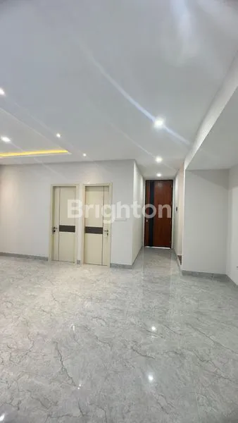 image BARU GRESS RUMAH 2 LANTAI CITRALAND WOODLAND SURABAYA (3)