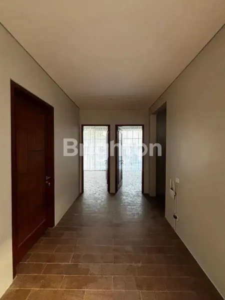 image VIRGINIA REGENCY PAKUWON CITY MODERN LIKE NEW TIGA LANTAI (2)