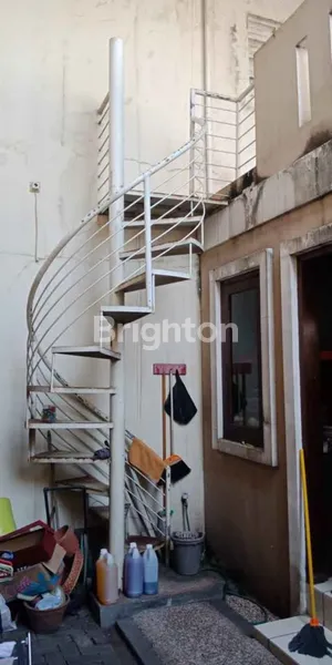 image JUAL CEPAT RUMAH SIAP HUNI 2 LANTAI DI GAYUNGSARI BARAT (8)