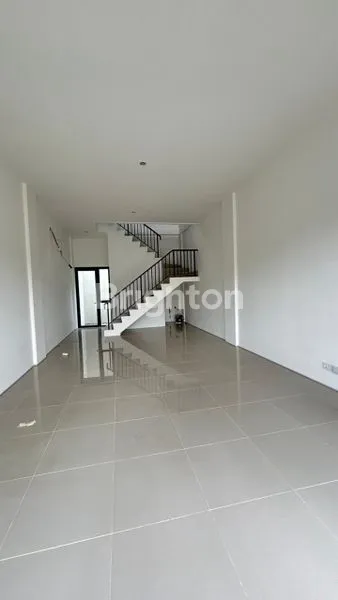 image RUKO LA VALLEE DENGAN KONSEP DESIGN PRANCIS,MEWAH,BERADA DI JALAN UTAMA CITRA GARDEN SERPONG (2)