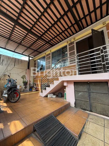 image RUMAH JELAMBAR ( 126M2 ) ROW JALAN LEBAR (2)