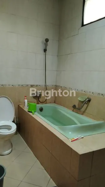 image RUMAH 3 LANTAI DI PERUMAHAN WIKA (6)