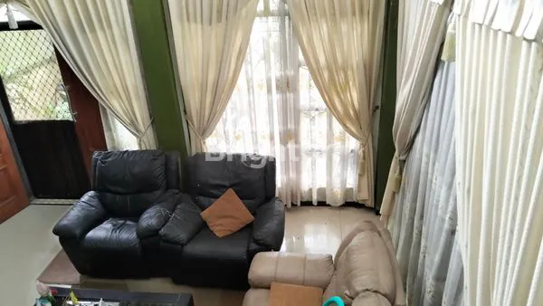 image RUMAH 3 LANTAI DI PERUMAHAN WIKA (3)