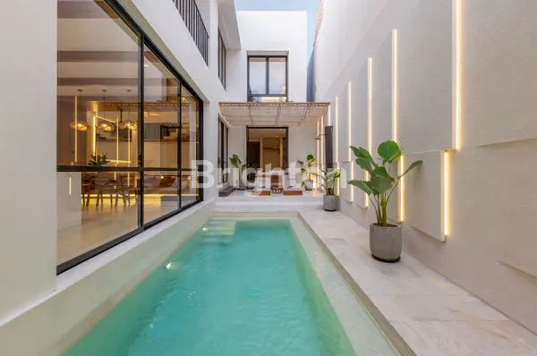 image BRAND NEW LUXURY 3 BEDROOMS VILLA IN PERERENAN FOR SALE ! (1)