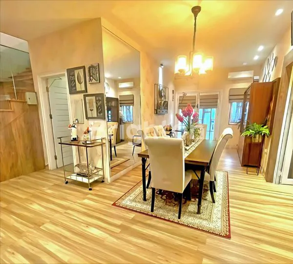 image RUMAH DENGAN DESIGN MEWAH ELEGANT POSISI HOOK DAERAH JL PANCING / WILLEM ISKANDAR - FULL FURNISHED PREMIUM - LOKASI DAN HADAP BAGUS (4)