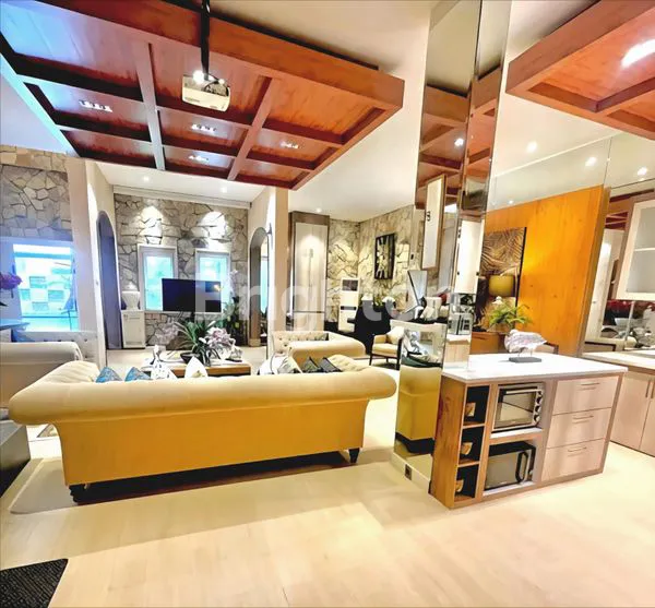 image RUMAH DENGAN DESIGN MEWAH ELEGANT POSISI HOOK DAERAH JL PANCING / WILLEM ISKANDAR - FULL FURNISHED PREMIUM - LOKASI DAN HADAP BAGUS (3)