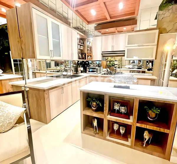 image RUMAH DENGAN DESIGN MEWAH ELEGANT POSISI HOOK DAERAH JL PANCING / WILLEM ISKANDAR - FULL FURNISHED PREMIUM - LOKASI DAN HADAP BAGUS (6)