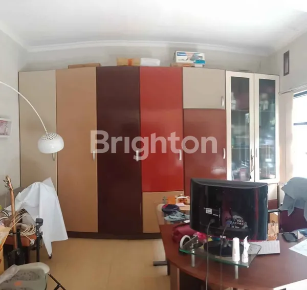 image JUAL CEPAT RUMAH SIAP HUNI 2 LANTAI DI GAYUNGSARI BARAT (7)