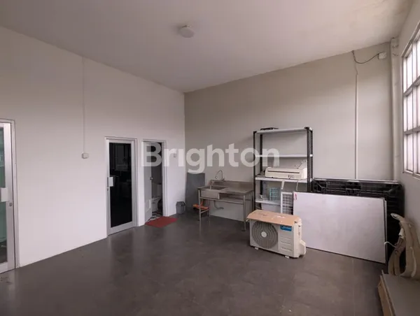 image GUDANG DAN KANTOR TERAWAT DI PERGUDANGAN RITZGATE  (3)