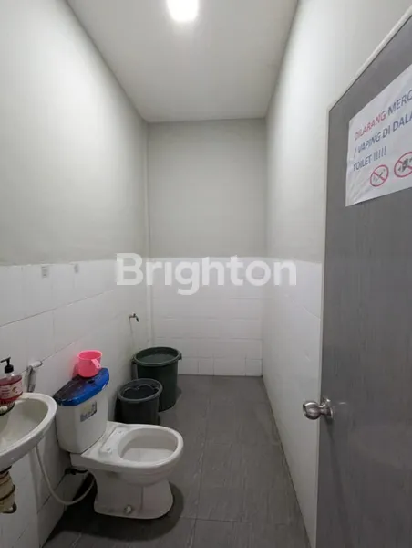 image GUDANG DAN KANTOR TERAWAT DI PERGUDANGAN RITZGATE  (6)