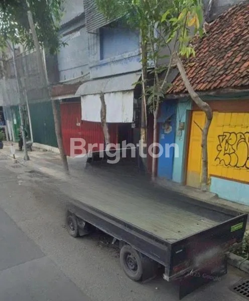 image RUKO SANGAT LEBAR 3 LT SIAP PAKAI SANGAT COCOK BERBAGAI BISNIS KANTOR,  BANK PASAR DLL TERLETAK DIAREA STRATEGIS SI BUBUTAN DEKAT TUGU PAHLAWAN, PASAR TURI, PASAR ATOOM DLL (3)