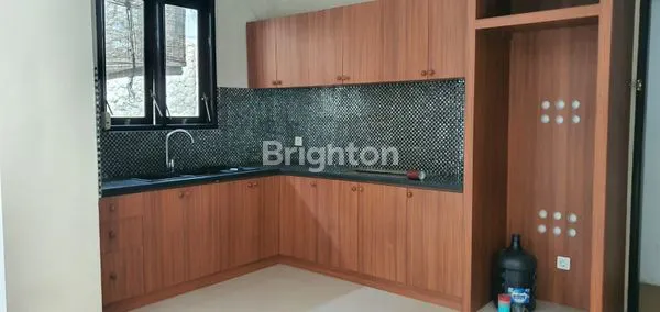 image DI JUAL RUMAH 2 LANTAI SESETAN (6)