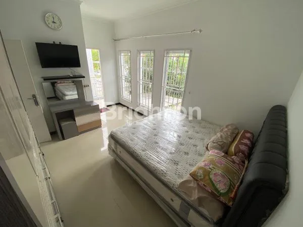 image RUMAH 2 LANTAI FURNISHED LENGKAP DI ALAYA (6)