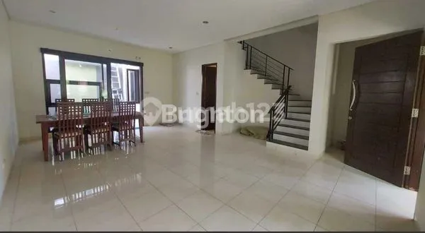 image RUMAH MEWAH 2 LANTAI, SERTIFIKAT SHM SIAP HUNI (6)