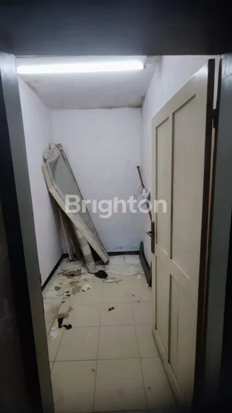 image RUKO STRATEGIS LEBAR 9, TEMPAT PARKIR 3 MOBIL, DEKAT BANYAK SEKOLAH DAN PASAR, PETEMON, SURABAYA PUSAT (3)