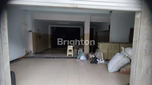 image RUKO STRATEGIS LEBAR 9, TEMPAT PARKIR 3 MOBIL, DEKAT BANYAK SEKOLAH DAN PASAR, PETEMON, SURABAYA PUSAT (1)