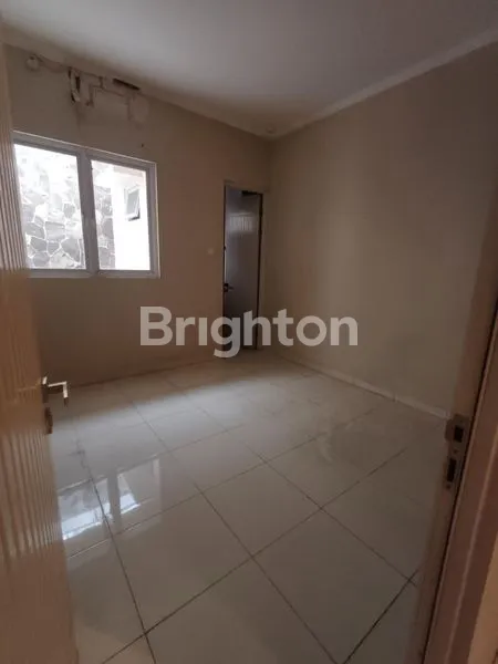 image RUMAH 2 LANTAI SIAP HUNI DI CLUSTER DAVINCHI (8)