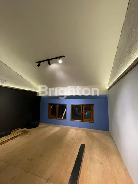 image RUMAH MEZANINE 3 KT SEMI FURNISH SETURAN DEKAT AMBARUKMO PLAZA (2)