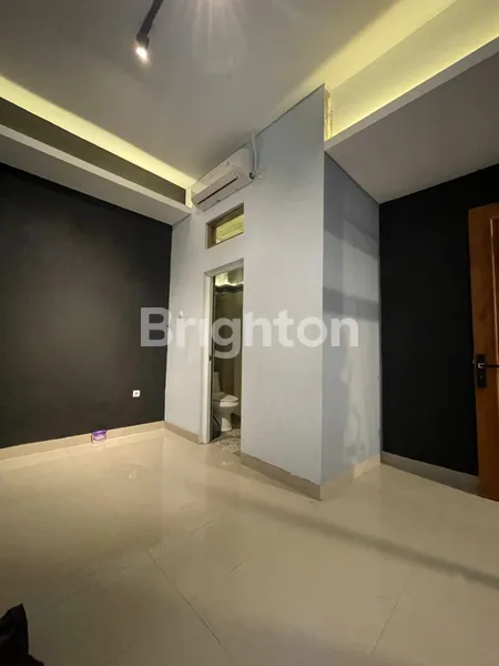 image RUMAH MEZANINE 3 KT SEMI FURNISH SETURAN DEKAT AMBARUKMO PLAZA (3)