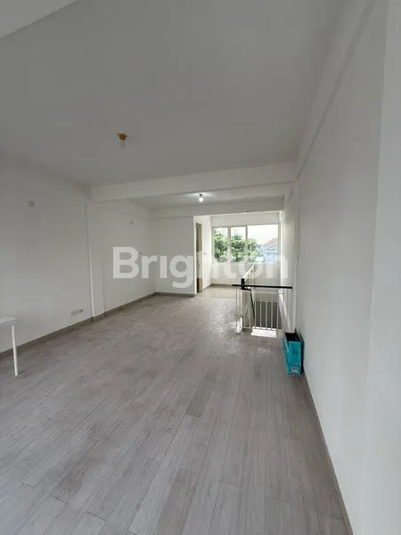 image RUKO STRATEGIS 3 LANTAI, HADAP UTARA, SHM (5)