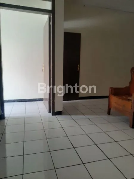 image JUAL CEPAT RUMAH LAMA KUTISARI (3)