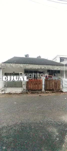 image RUMAH LAMA LOKASI STRATEGIS DEKAT PINTU TOLL CILEDUG JAKARTA SELATAN (1)