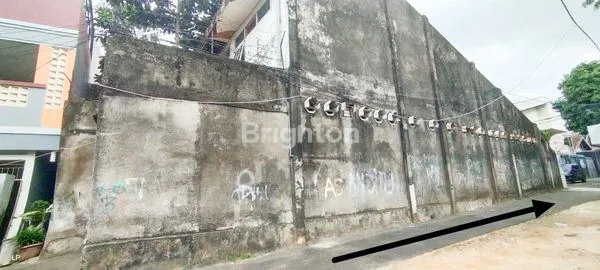 image RUMAH LAMA LOKASI STRATEGIS DEKAT PINTU TOLL CILEDUG JAKARTA SELATAN (5)