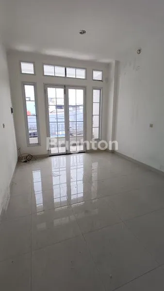 image DISEWA BANGUNAN BARU DAN STRATEGIS DI KRENDANG (6)