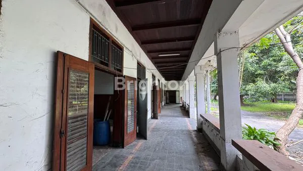 image GEDUNG DI JALAN KAYOON PUSAT KOTA SURABAYA LOKASI STRATEGIS, DEKAT DENGAN TUNJUNGAN PLAZA, JALAN BASUKI RAHMAT, URIP SUMOHARJO (3)