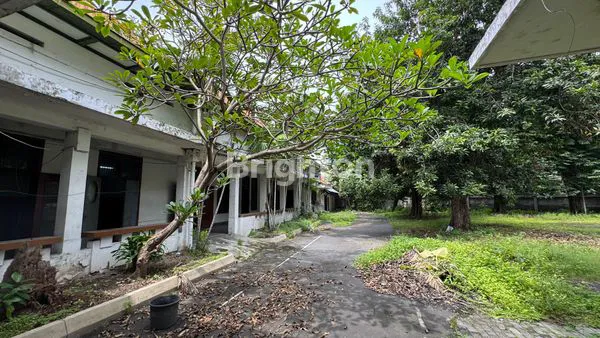 image GEDUNG DI JALAN KAYOON PUSAT KOTA SURABAYA LOKASI STRATEGIS, DEKAT DENGAN TUNJUNGAN PLAZA, JALAN BASUKI RAHMAT, URIP SUMOHARJO (6)